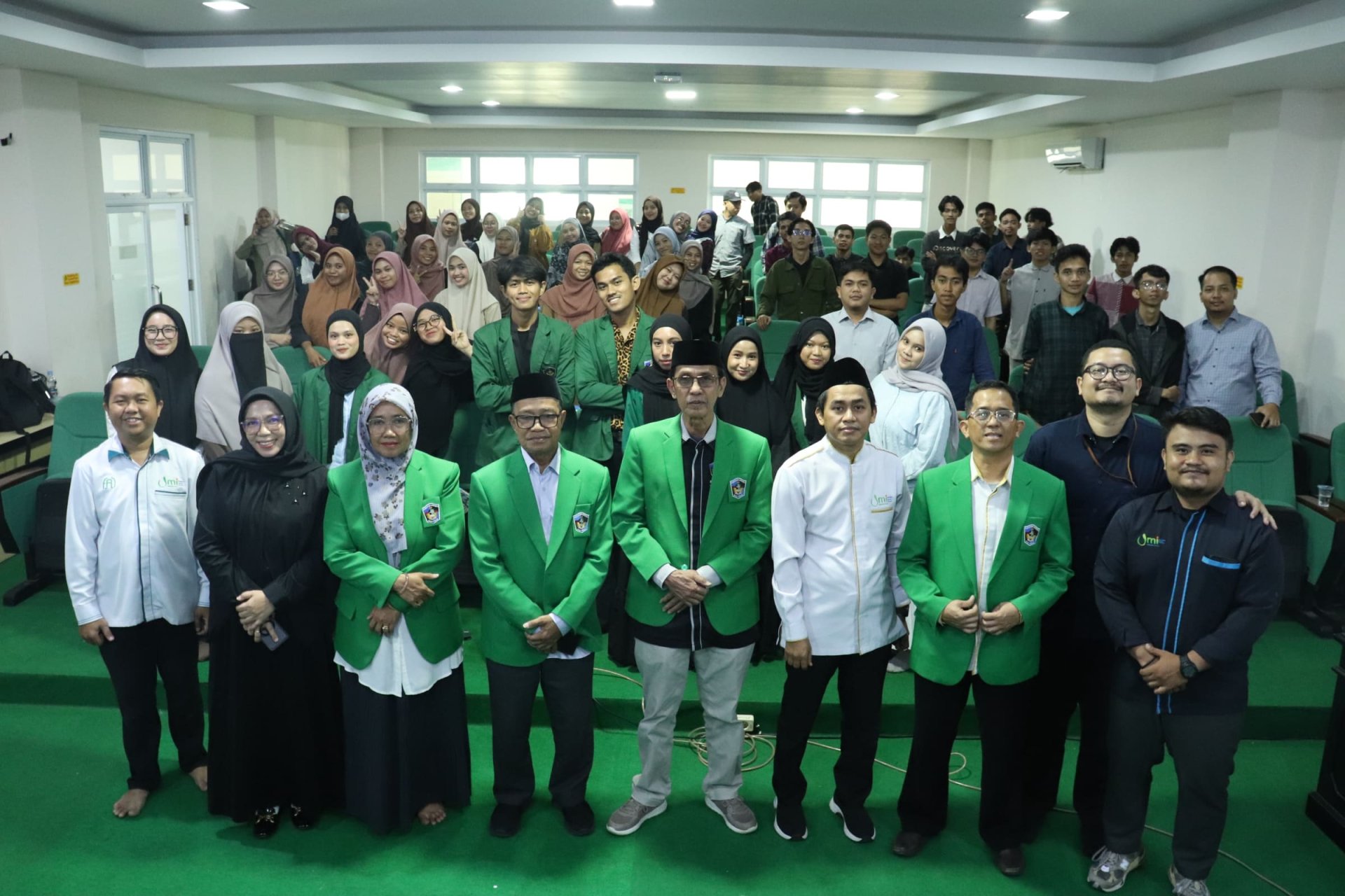 Students from the Islamic Communication and Broadcasting Study Program, Faculty of Islamic Studies, Indonesian Muslim University, successfully held a seminar entitled "Dakwah Hits: Create Content, Harvest Rewards"